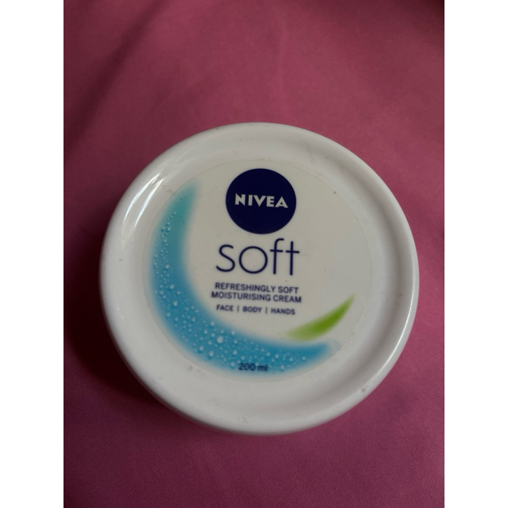 NEW NIVEA SOFT REFRESHING MOISTURIZING CREAM