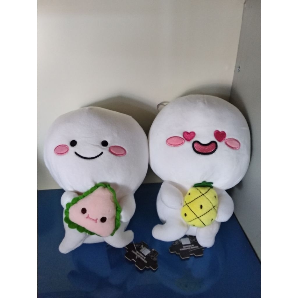 sepasang boneka pentol