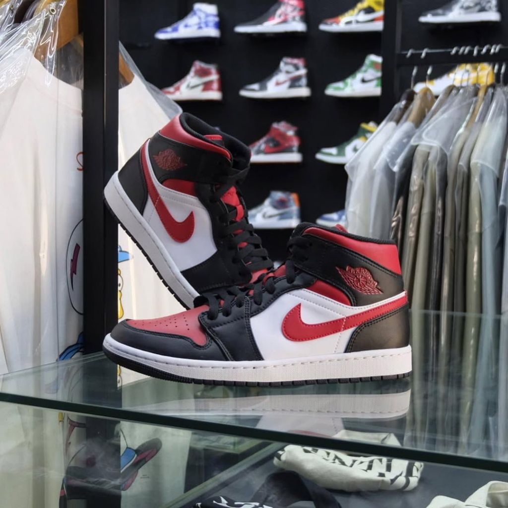 Air Jordan 1 Mid Fire Red
