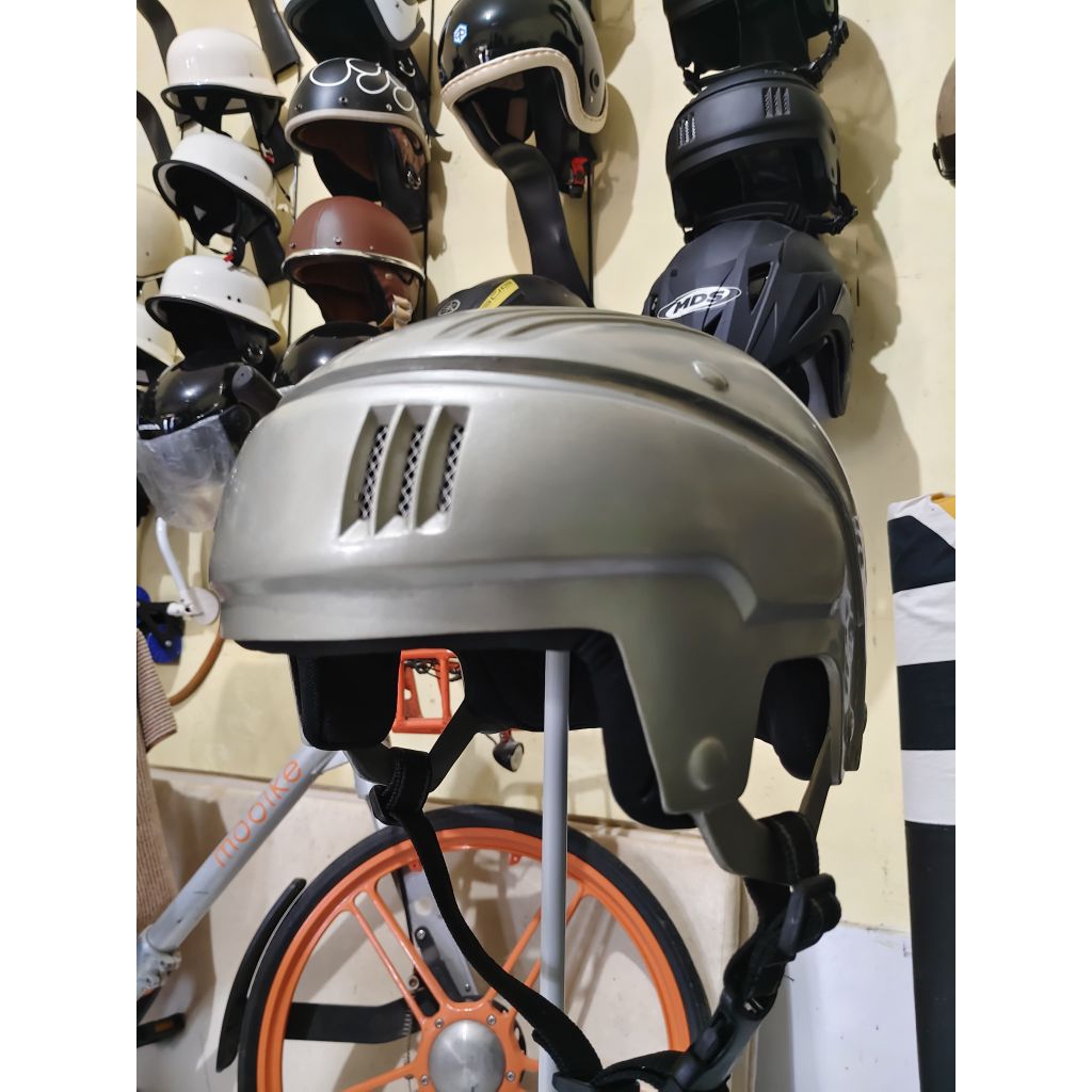 Helm Sepedah Warna Silver