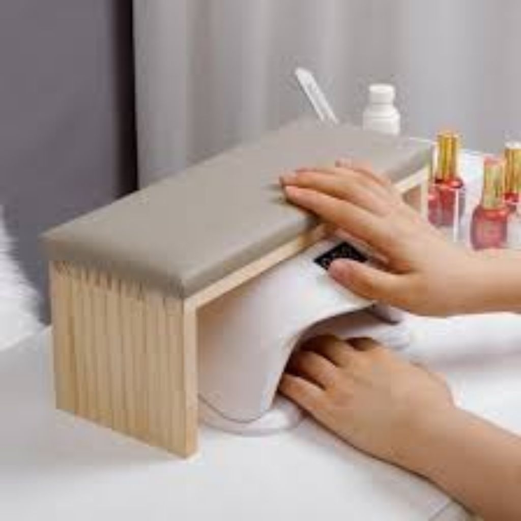 Hand rest nail art