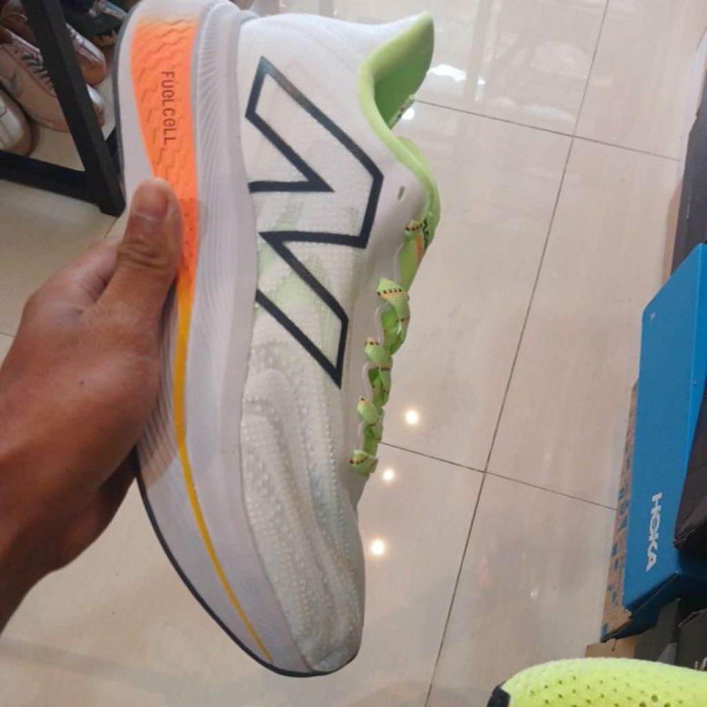 V2 FULLCELL TRAINER UK.36.37..42