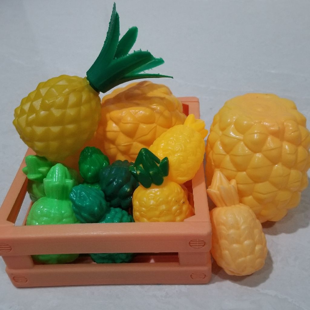 Mainan makanan buah nanas