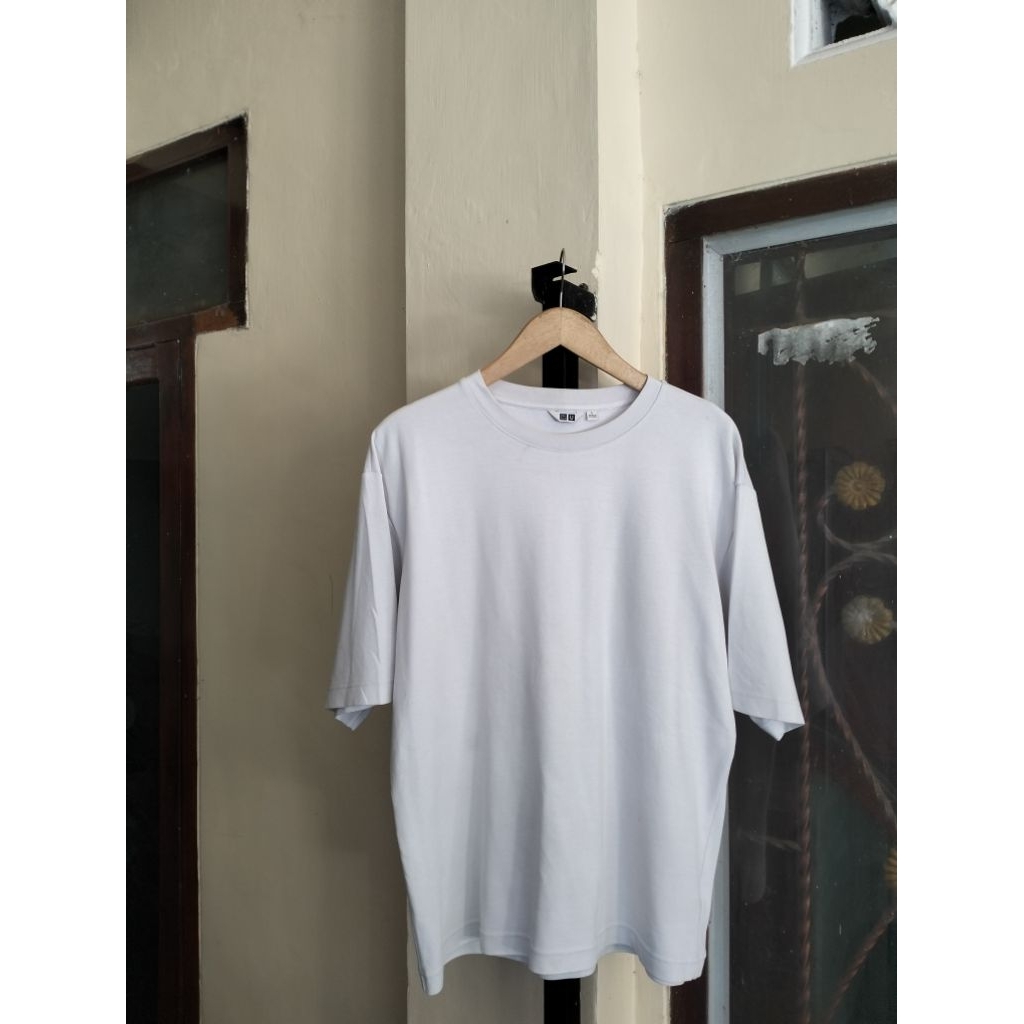 kaos putih