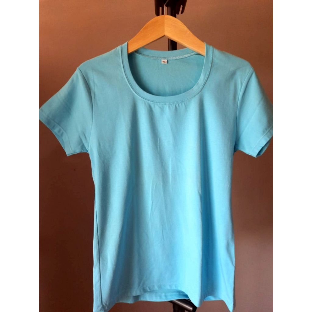Kaos wanita