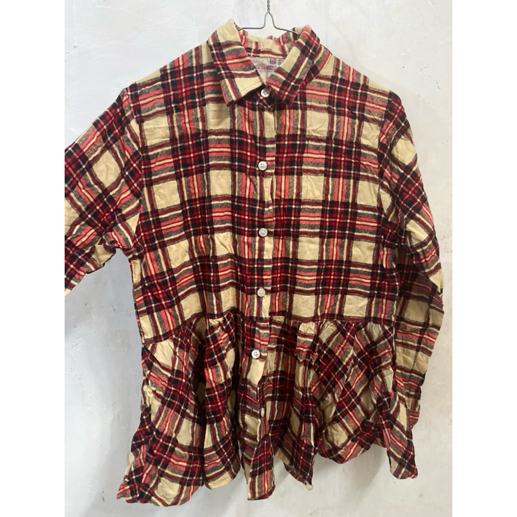 Kemeja Ruffle Merah
