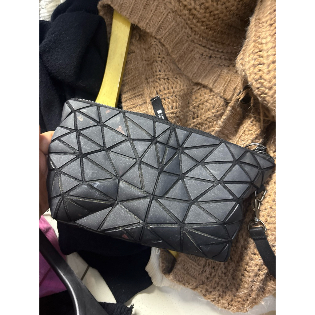 dompet hitam motif
