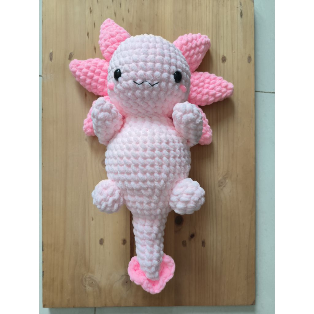 axotl boneka rajut besar