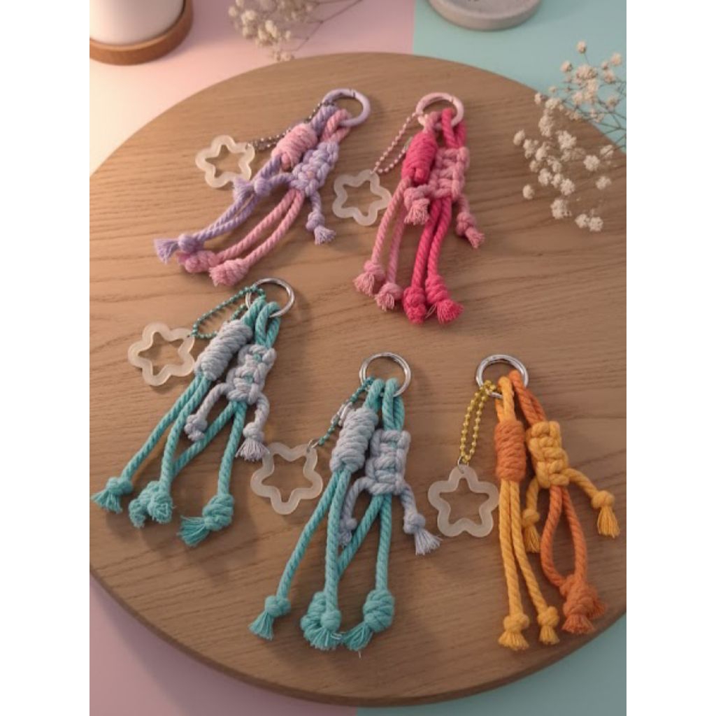 Keychain / Gantungan kunci macrame