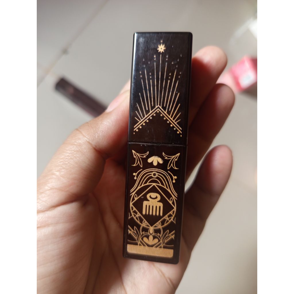 LIP MO BATIK