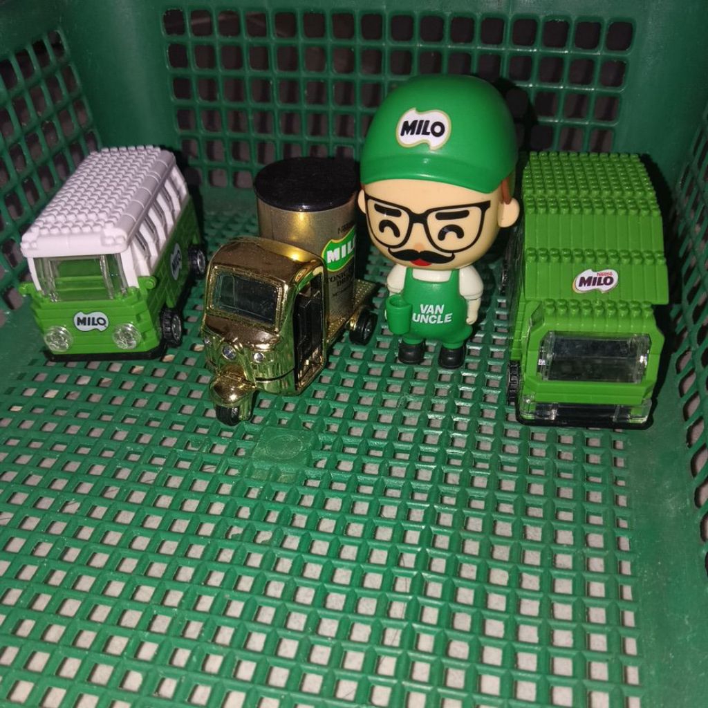 Mobil MiLO dan oom milo PL