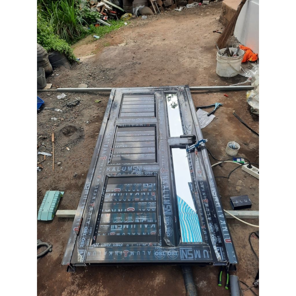 pintu aluminium