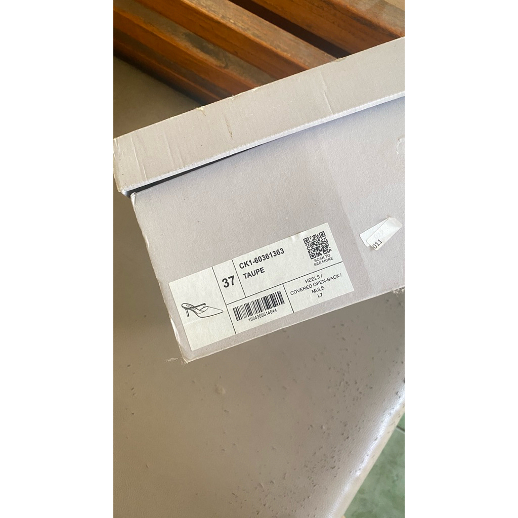 SEPATU CK 500