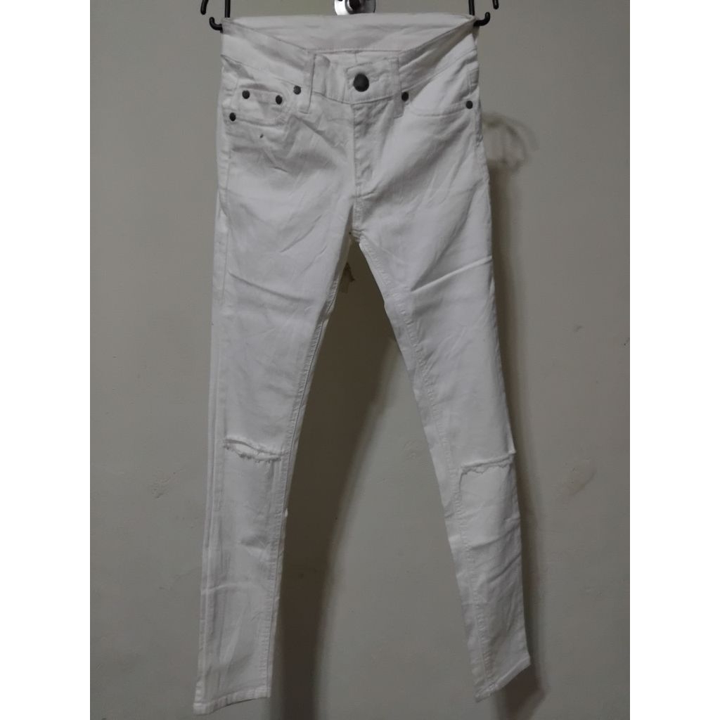 CELANA JEANS PUTIH