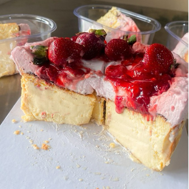 Strawberry Burnt Cheesecake Slice
