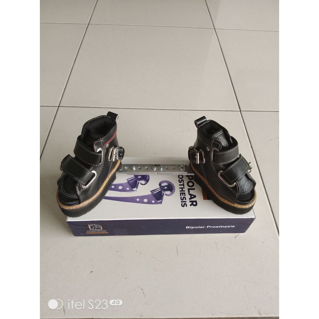 sepatu afo