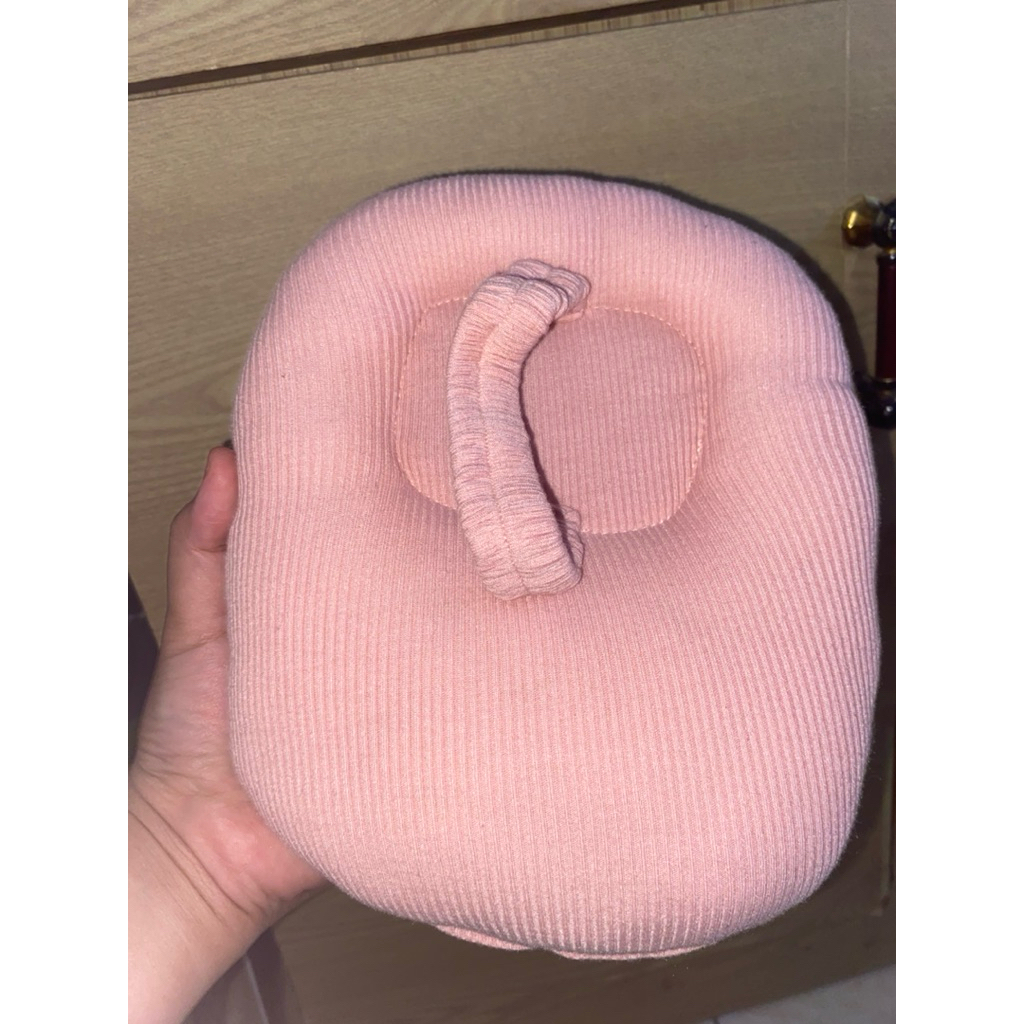 BANTAL LENGAN MENYUSUI