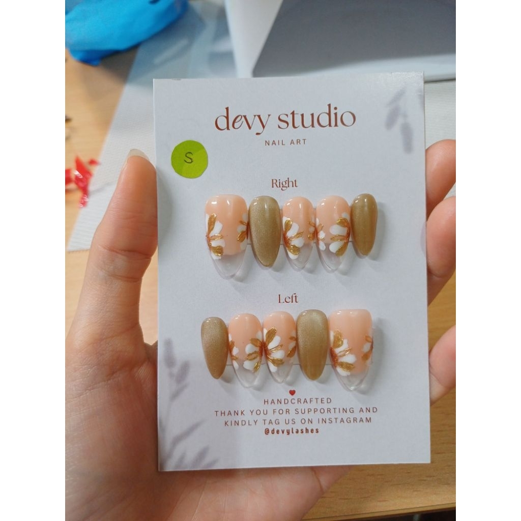 Nude Flower Shape Almond