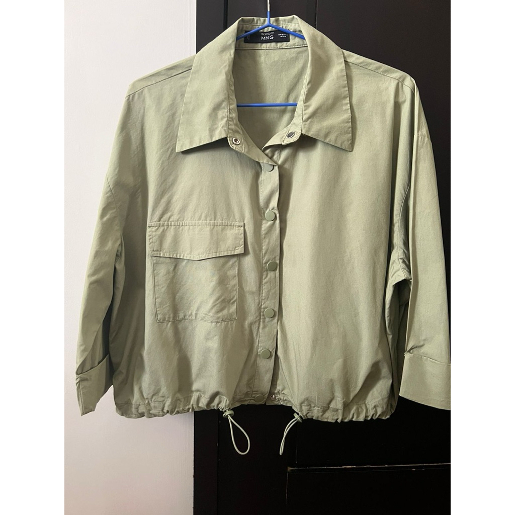 MANGO — green shirt