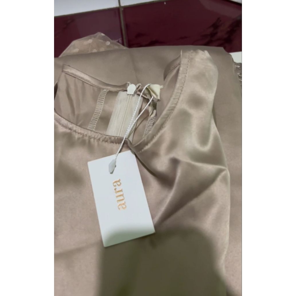 dress aura label