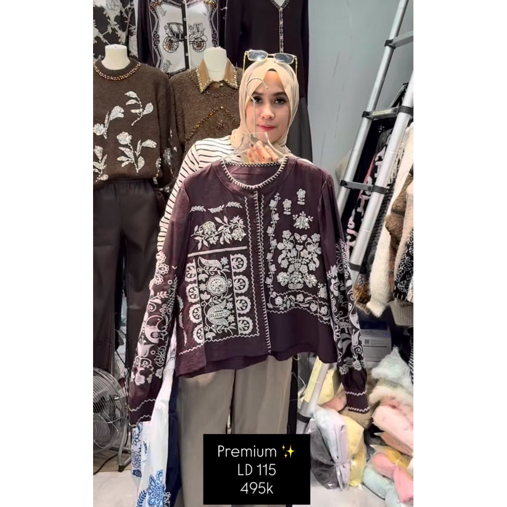 Blus lengan puff premium