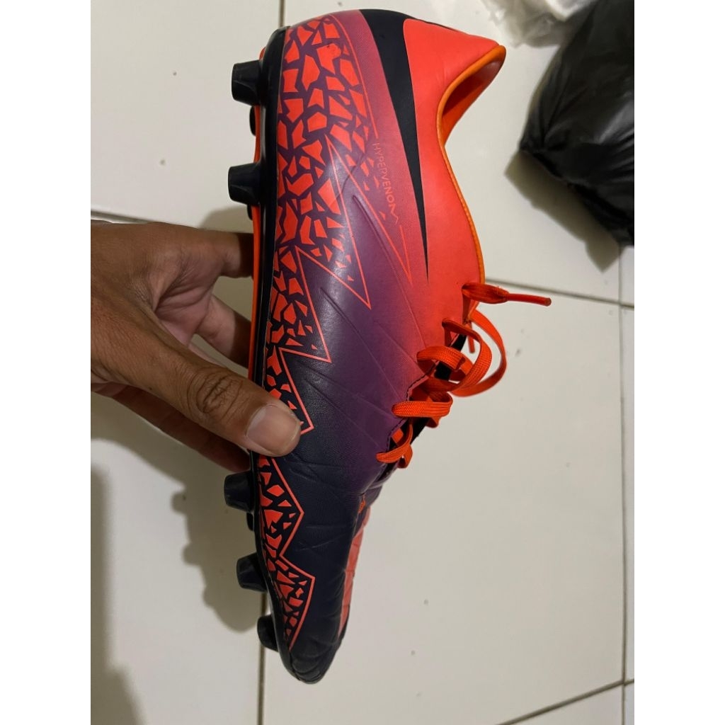 Sepatu Bola Nike