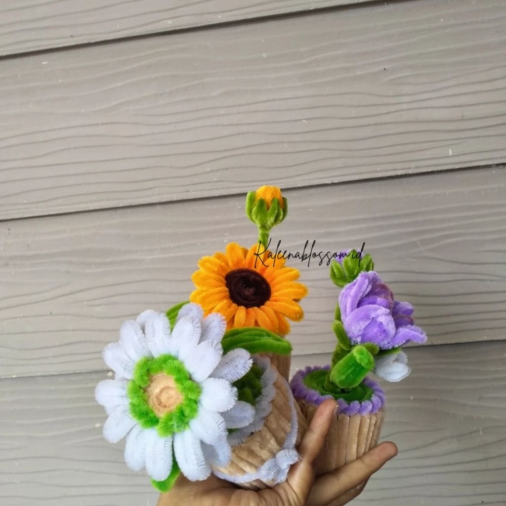 Mini Pot + Bunga Kawat Bulu