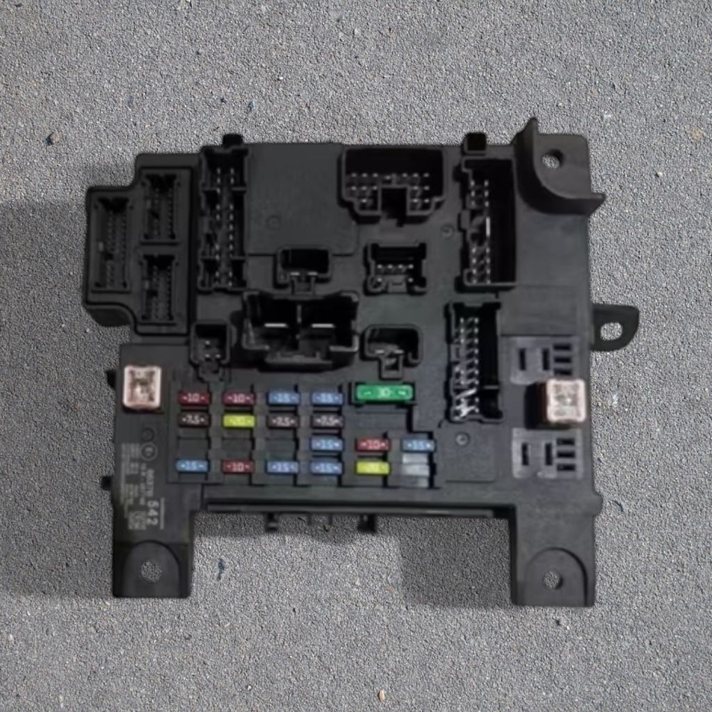 Fuse box Sikring / Bcm Outlander