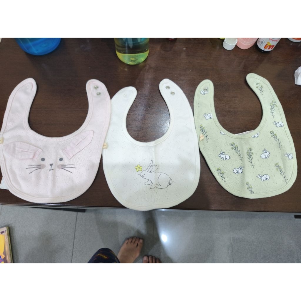 preloved 3 pcs gingersnaps bib