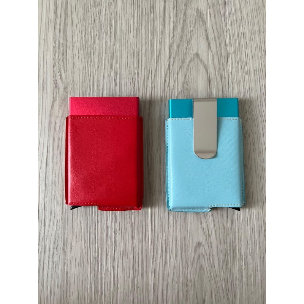 card wallet red blue