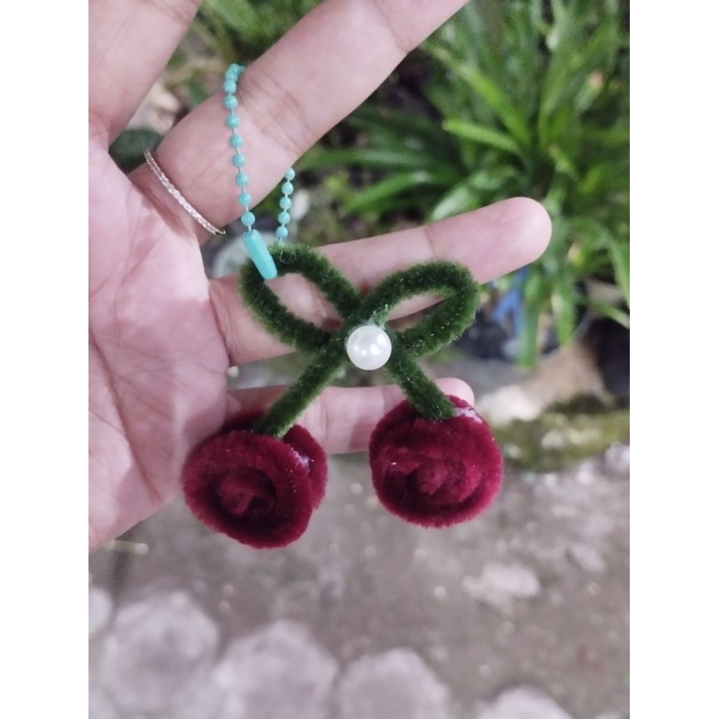Gantungan kunci cherry
