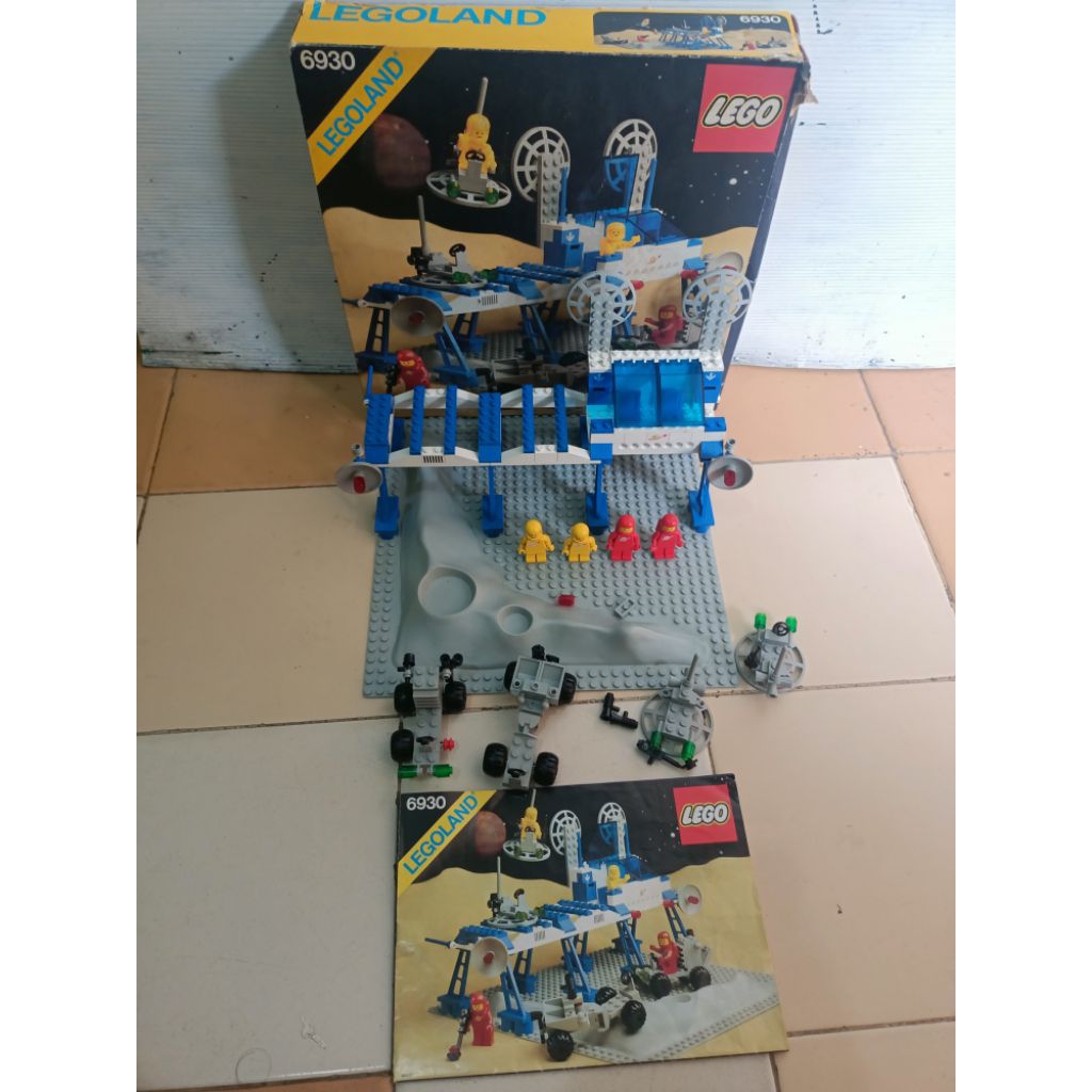 lego space suppley station