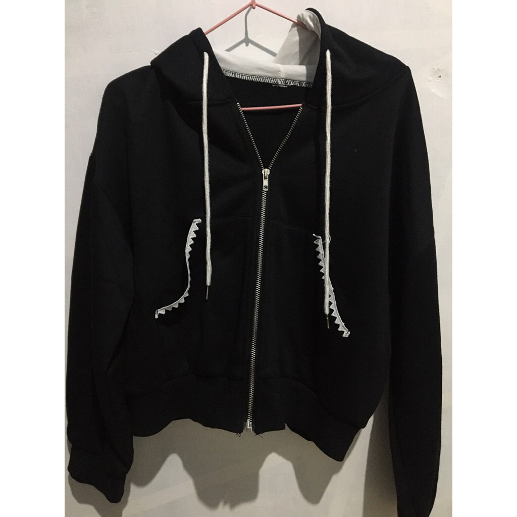 Zipphoode crop black