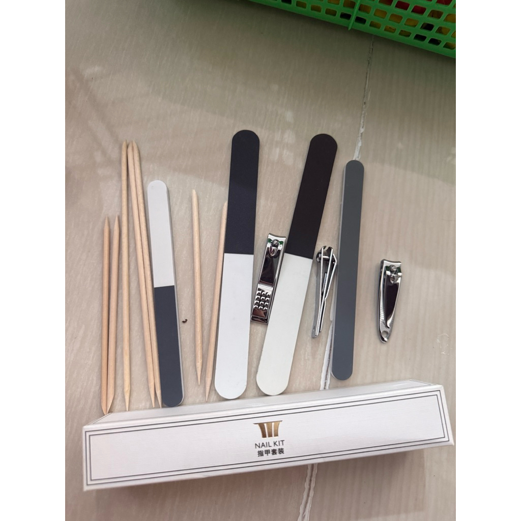 Set gunting kuku