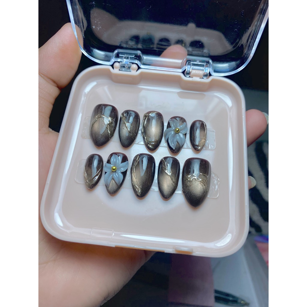 PRESS ON NAILS BY LALA