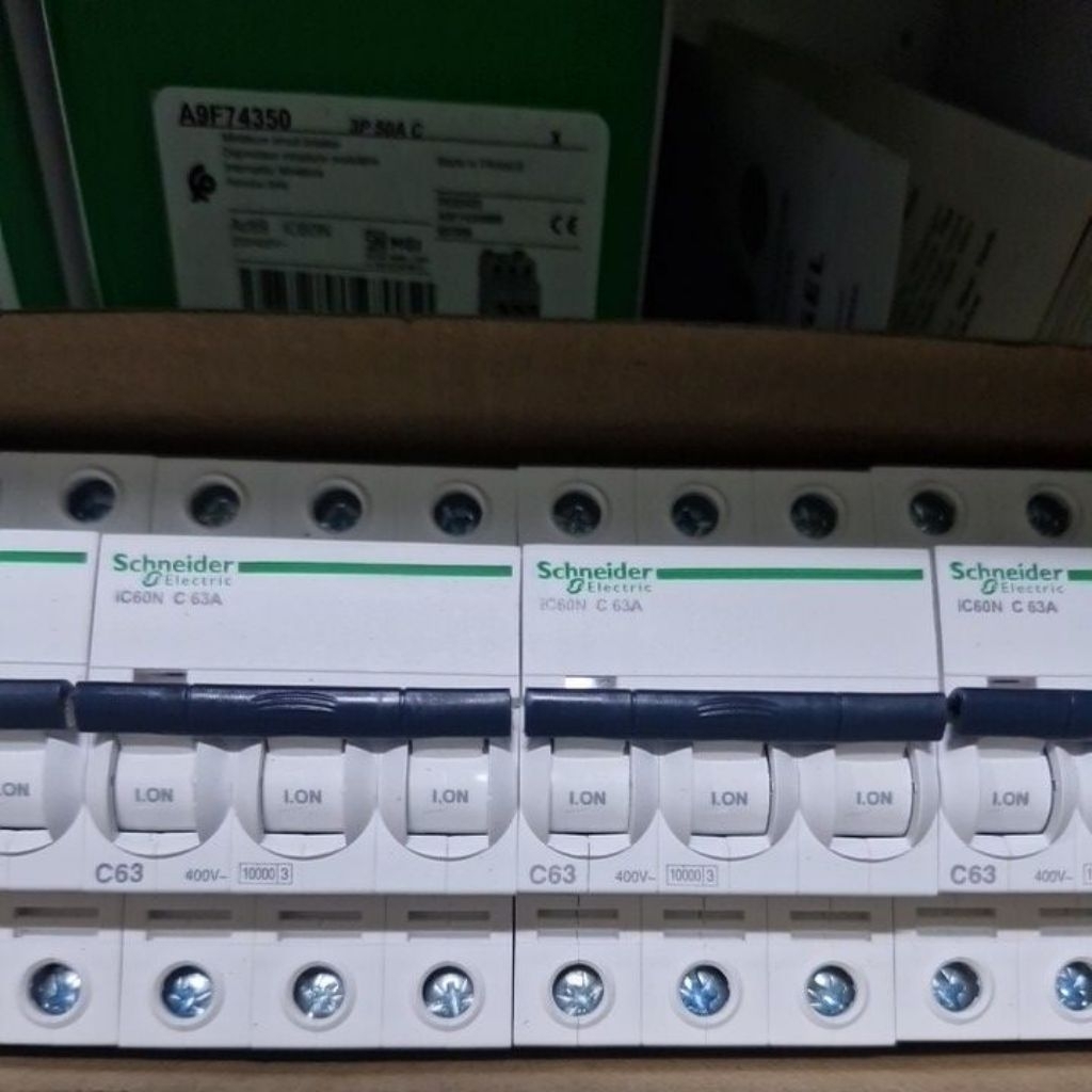MCB SCHNEIDER IC60N 3P-63A