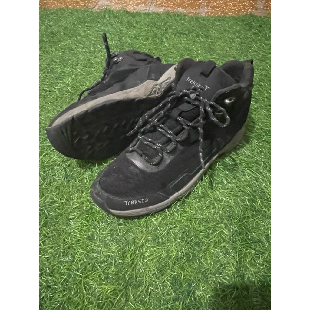 sepatu treksta size 41,5