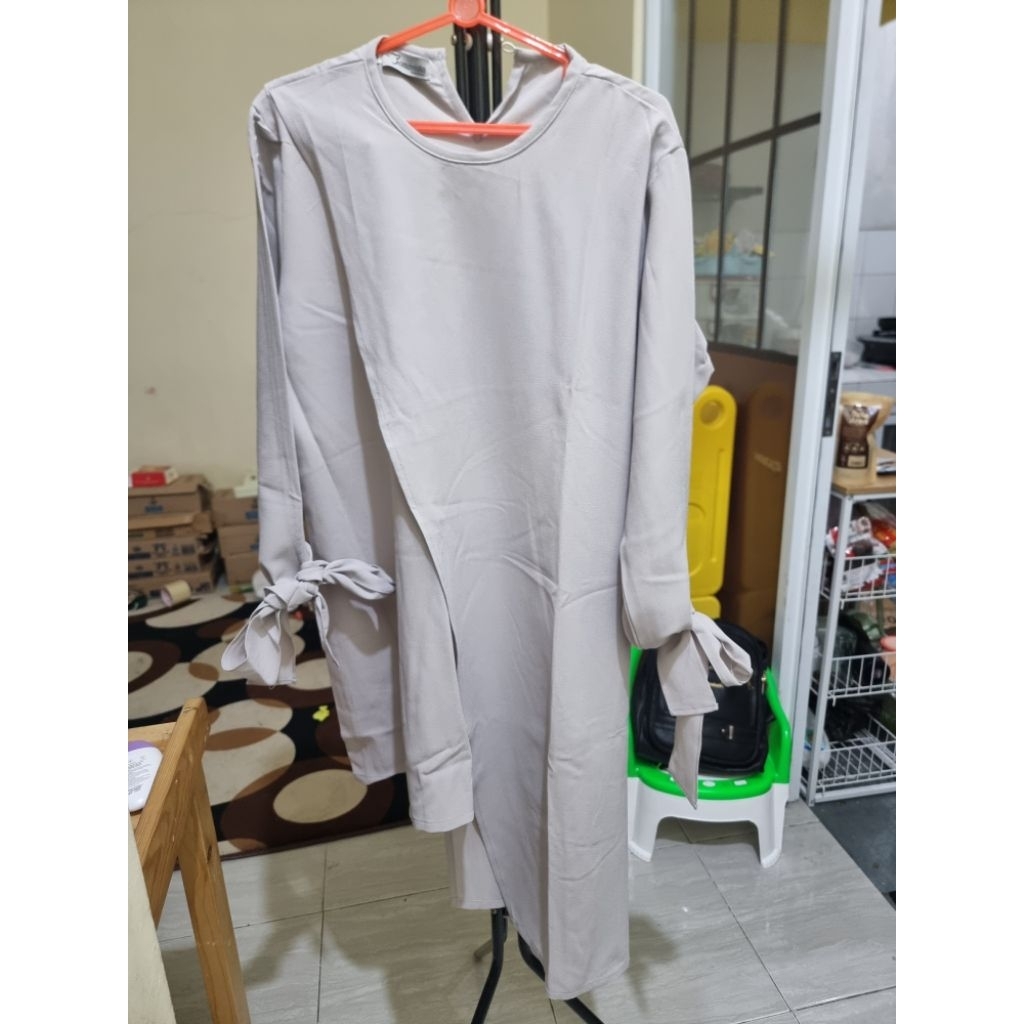 Tunik abu abu