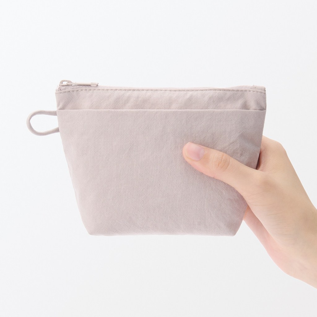 Muji wrinkled triangle pouch tas make up