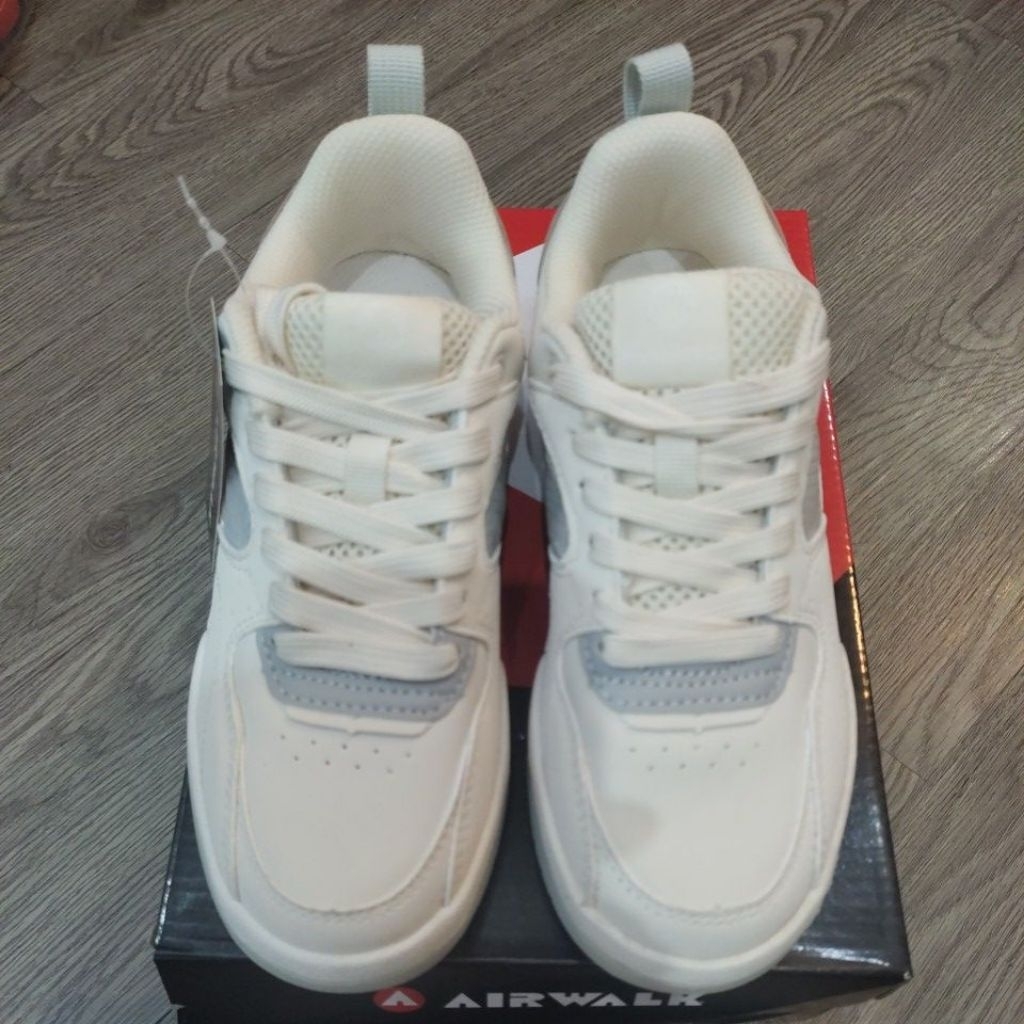 SEPATU AIW CASEY