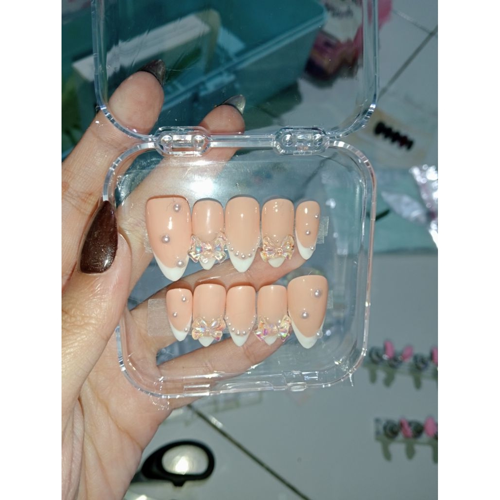 nails