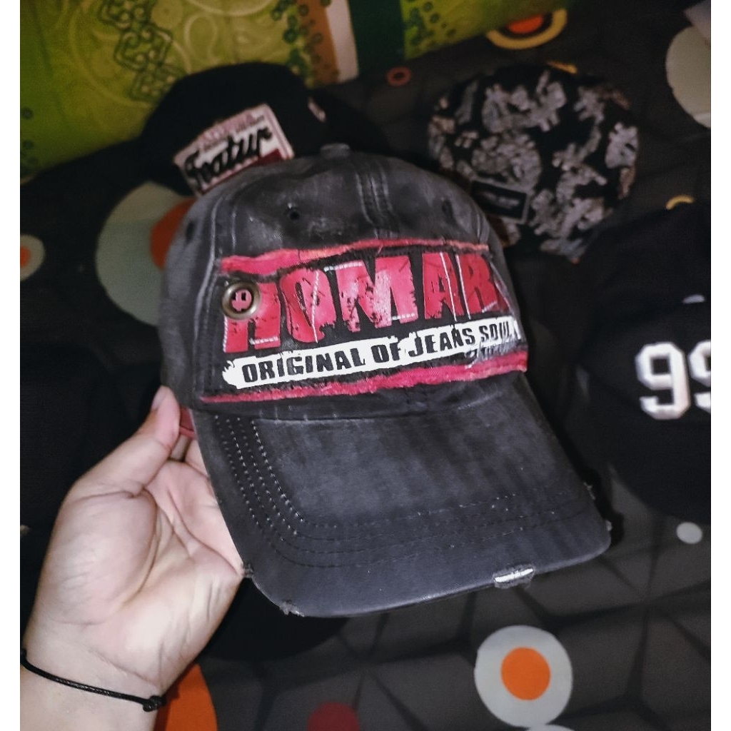 Topi Big Logo Model Repeat