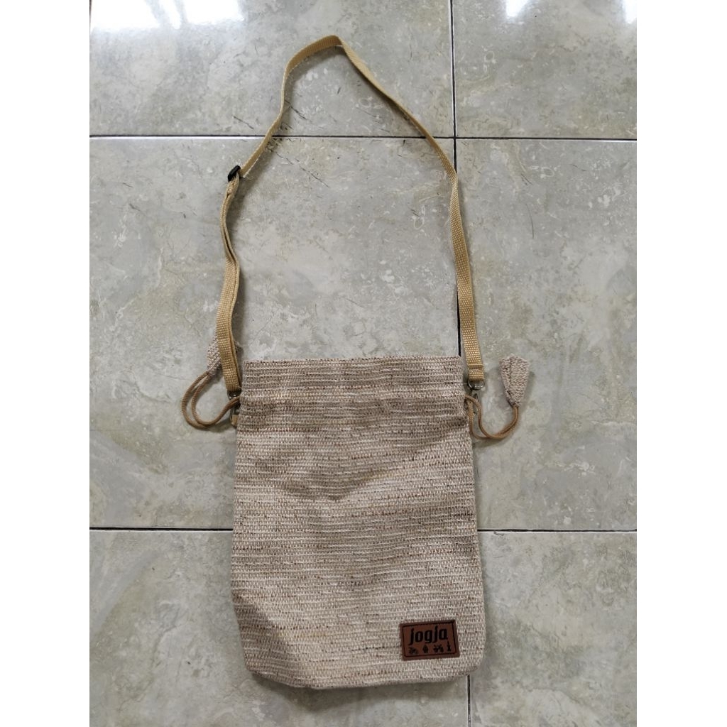TAS SELEMPANG CREAM
