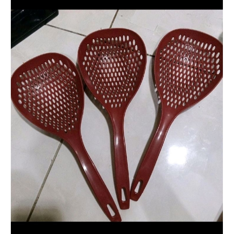 sendok saringan mie / sendok besar
