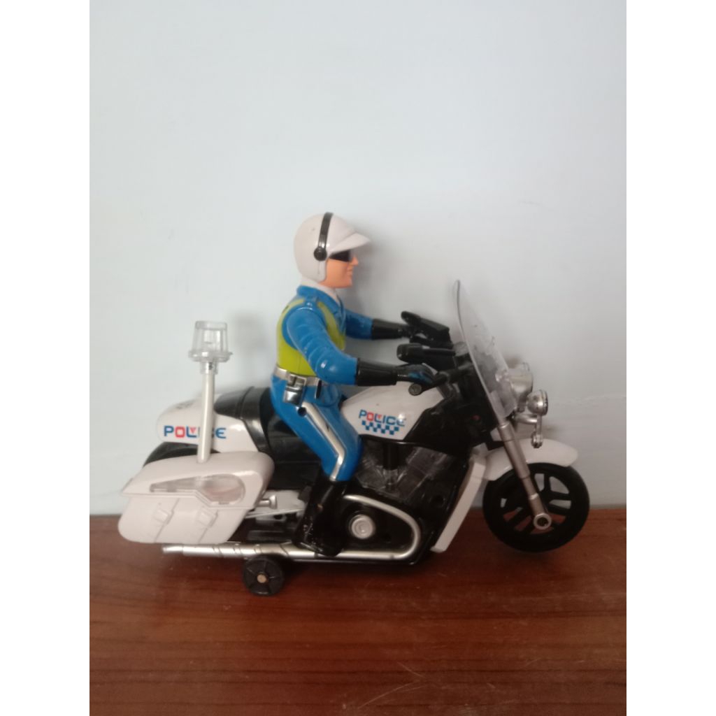 motor polisi jadul Harley Davidson