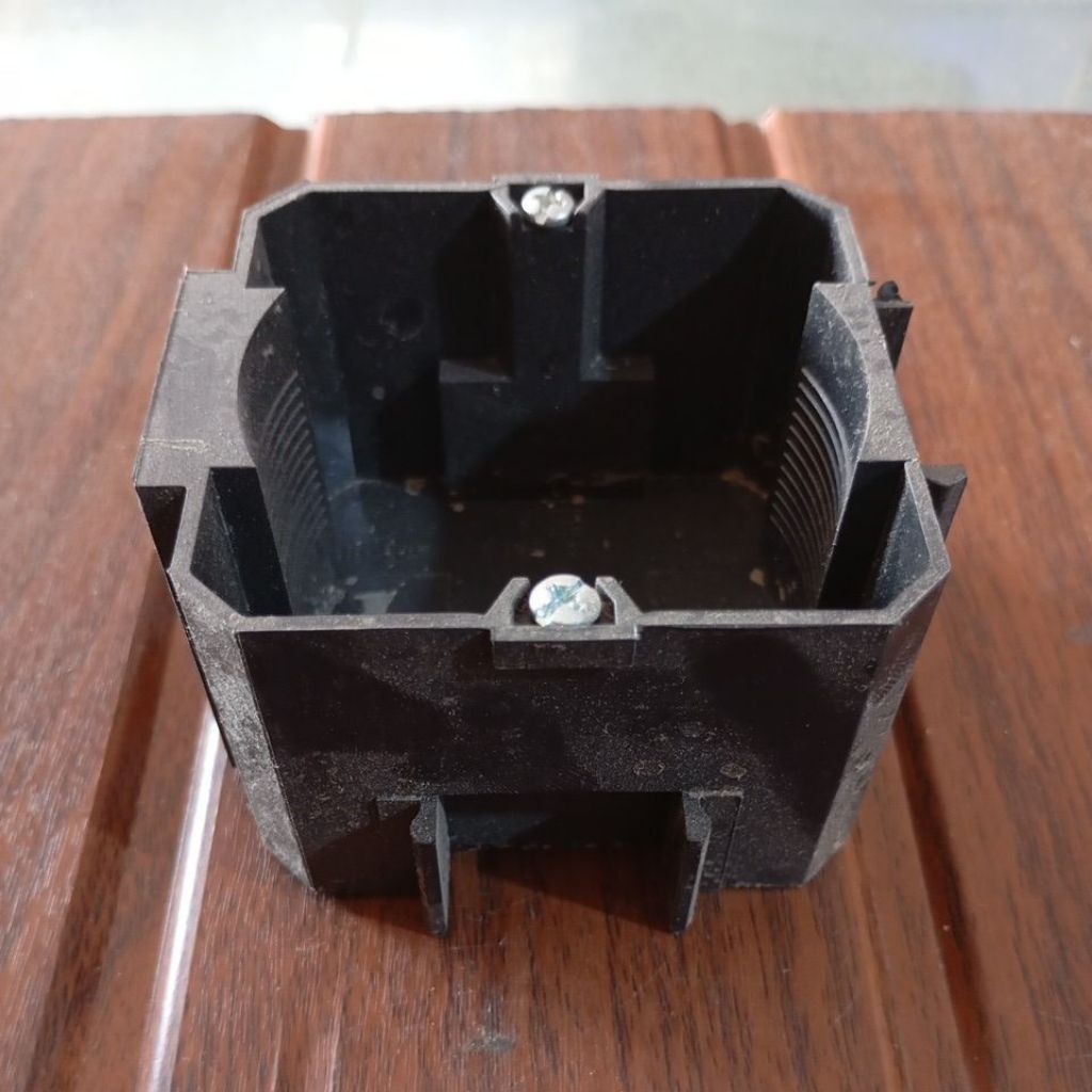 BOX HITAM / INBOW DUS