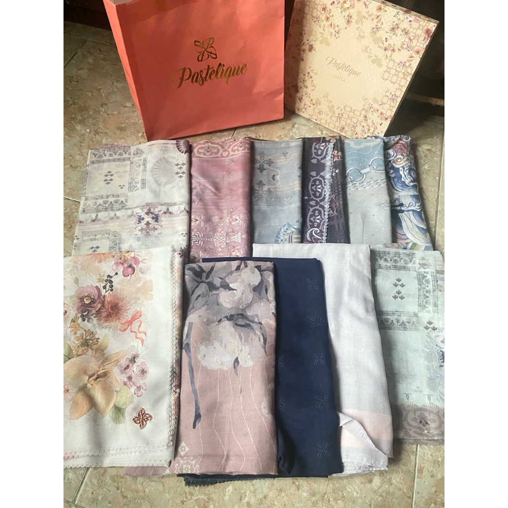 pl scraft/hijab motif