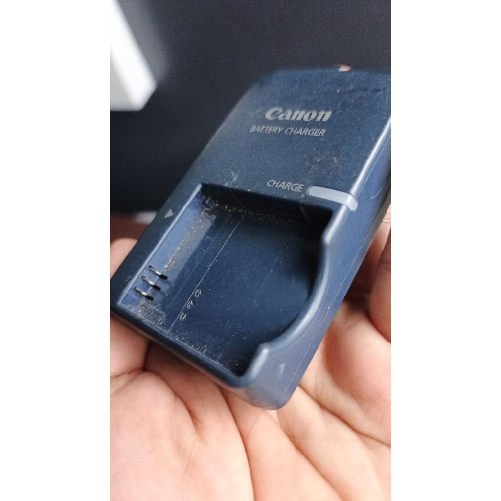 charger camera Canon CB-2LVE.