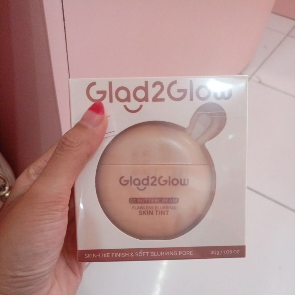 glad2glow flowless blurring skin tint