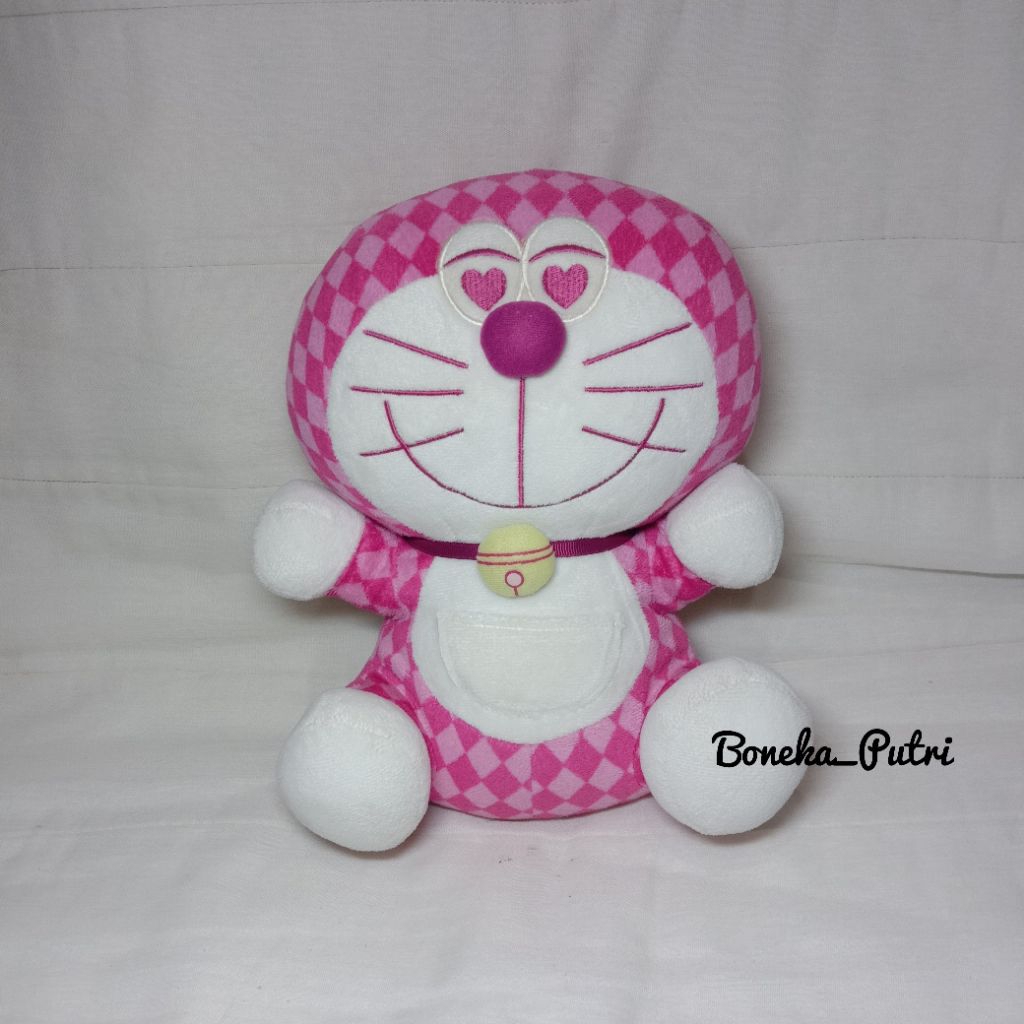 Boneka Doraemon Kotak Pink